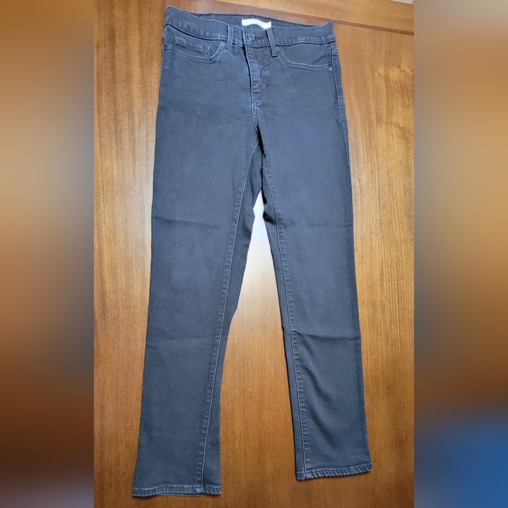 Levi's 312 Shaping Slim Jeans